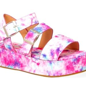 Tye dye platform sandals Chase & Chloe size 6.5